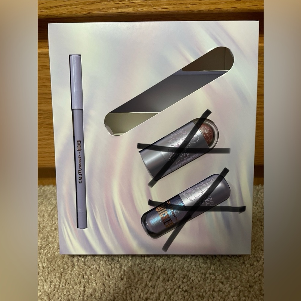 *SOLD* r.e.m. beauty Wicked for Good: Glinda Makeup Set